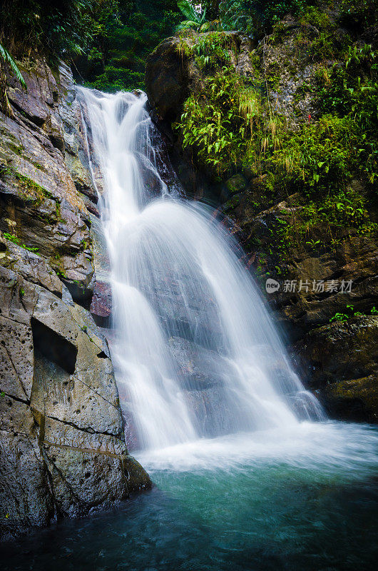 El Yunque国家森林的La Mina Falls